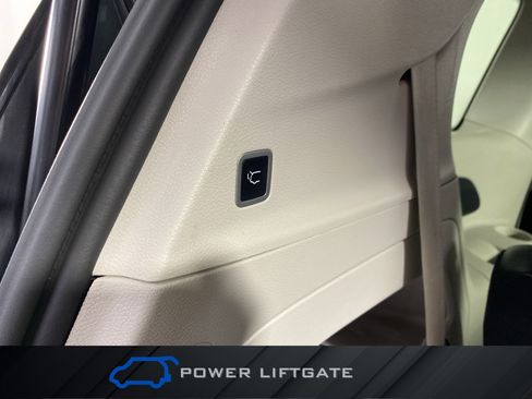 Used 2024 Chrysler Pacifica Touring-L image 34