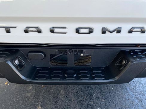 Used 2018 Toyota Tacoma SR RWD image 10