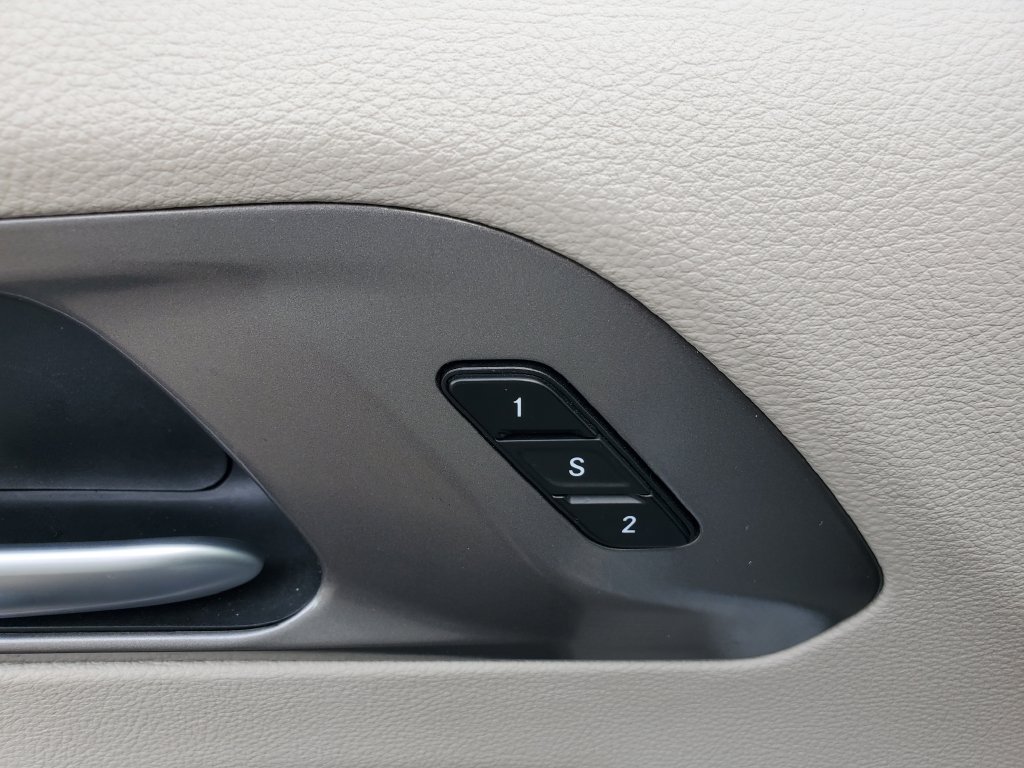 Used 2024 Chrysler Pacifica Touring-L FWD image 19
