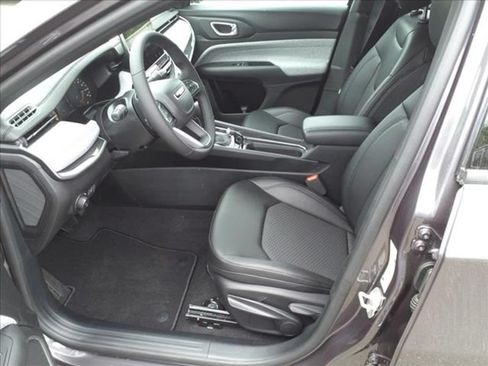 Used 2024 Jeep Compass Latitude AWD/4WD image 5