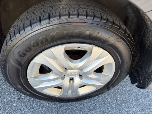 Used 2015 Toyota RAV4 LE AWD/4WD image 26