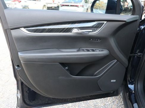 Used 2021 Cadillac XT6 Premium Luxury image 11