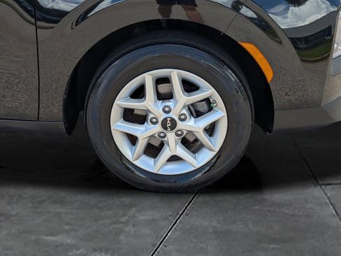 Used 2022 Kia Soul LX w/ Technology Package FWD image 12
