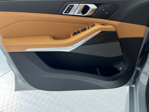 Used 2026 BMW X5 xDrive50e image 11