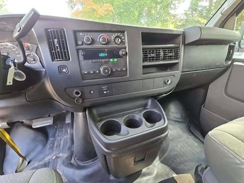 Used 2011 GMC Savana 3500 image 15