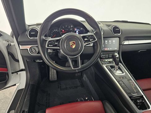 Used 2022 Porsche 718 Cayman w/ Premium Package image 17