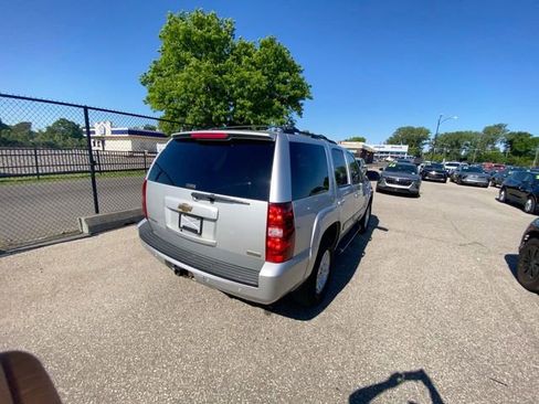 Used 2011 Chevrolet Tahoe LT w/ Luxury Package AWD/4WD image 8