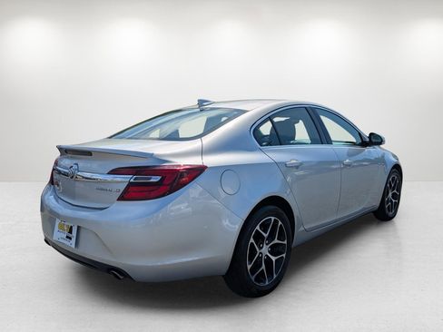 Used 2017 Buick Regal Sport Touring image 5