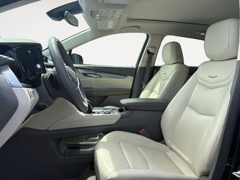 Certified 2024 Cadillac XT5 Premium Luxury w/ LPO, Floor Liner Package AWD/4WD image 9