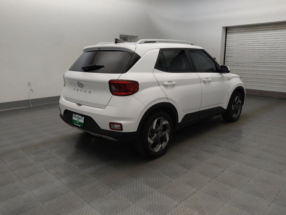 Used 2022 Hyundai Venue SEL FWD image 9