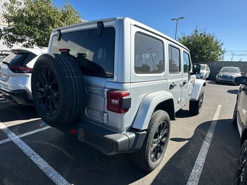 Used 2024 Jeep Wrangler Unlimited Sahara AWD/4WD image 5