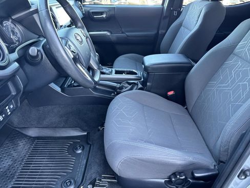 Used 2018 Toyota Tacoma TRD Off-Road w/ Technology Package AWD/4WD image 13