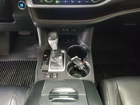 Used 2018 Toyota Highlander XLE image 21