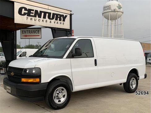 Used 2021 Chevrolet Express 2500 RWD image 1