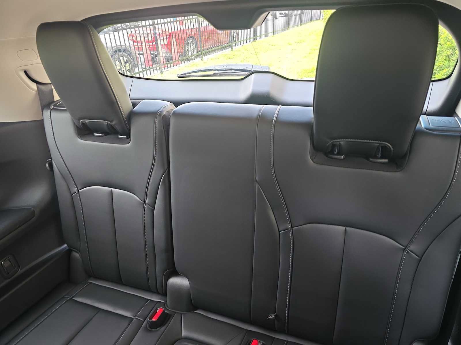 Certified 2024 INFINITI QX60 Luxe w/ Vision Package FWD image 9