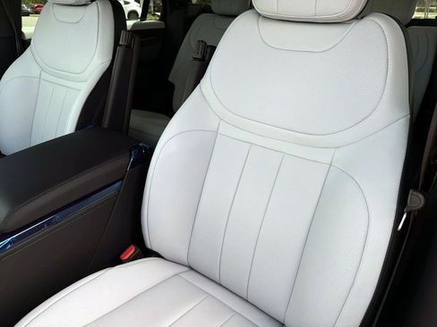 New 2026 Land Rover Range Rover Sport Dynamic SE AWD/4WD image 19