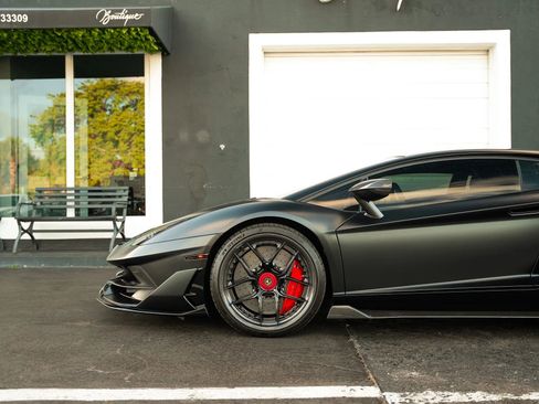 Used 2019 Lamborghini Aventador SVJ AWD/4WD image 9