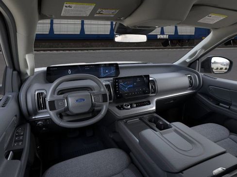 New 2025 Ford Expedition Active image 12
