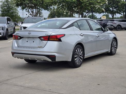 Used 2023 Nissan Altima 2.5 SV FWD image 4