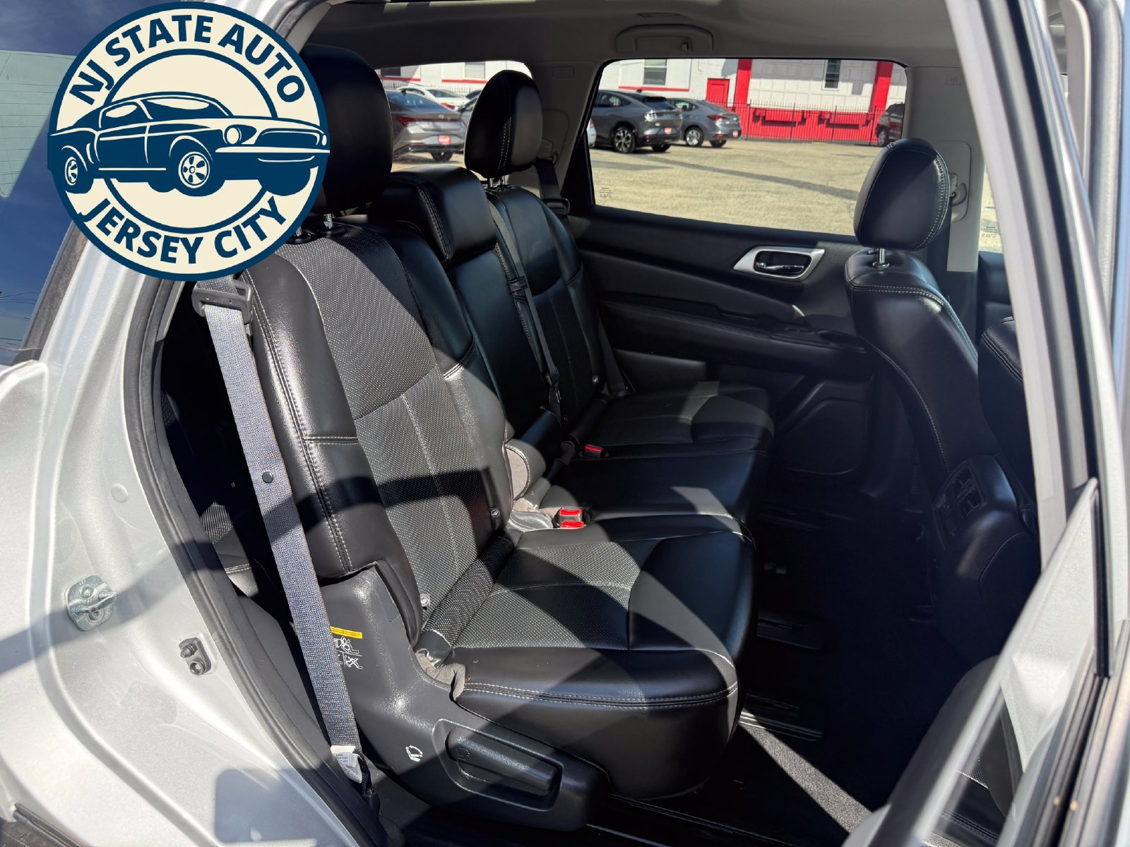 Used 2017 Nissan Pathfinder Platinum w/ Cargo Package AWD/4WD image 5