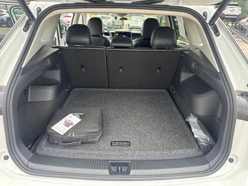 Used 2026 Volkswagen Tiguan SE AWD/4WD image 12
