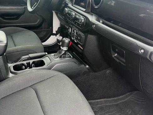 Used 2022 Jeep Gladiator Sport image 35