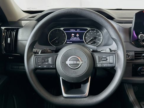 Used 2024 Nissan Pathfinder S image 18