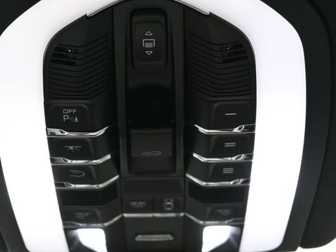 New 2026 Porsche Macan Turbo image 25