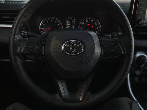 Used 2022 Toyota RAV4 XLE image 9