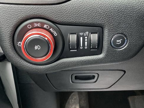 Used 2019 Jeep Cherokee Trailhawk AWD/4WD image 27