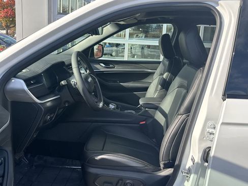 New 2025 Jeep Grand Cherokee Limited w/ Luxury Tech Group II image 12