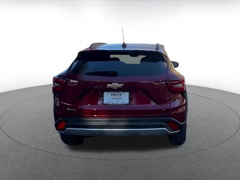 Used 2025 Chevrolet Trax LT w/ LT Convenience Package image 12