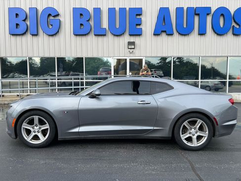 Used 2019 Chevrolet Camaro LT RWD image 2