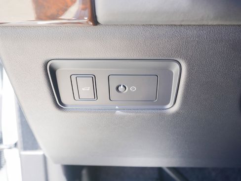 Used 2020 Land Rover Range Rover HSE image 19