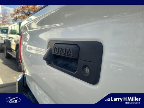 Used 2018 Toyota Tacoma SR5 image 23