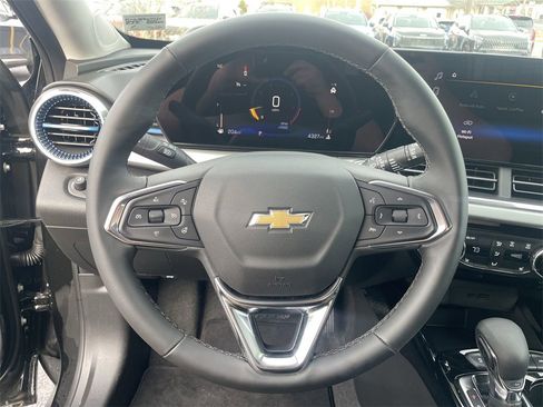 Used 2025 Chevrolet Trax LT w/ Driver Confidence Package image 15