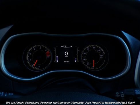 Used 2018 Jeep Cherokee Latitude Plus FWD image 10