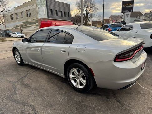 Used 2020 Dodge Charger SXT w/ Leather Interior Group image 4