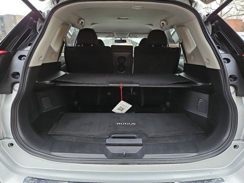 Certified 2018 Nissan Rogue SV image 25