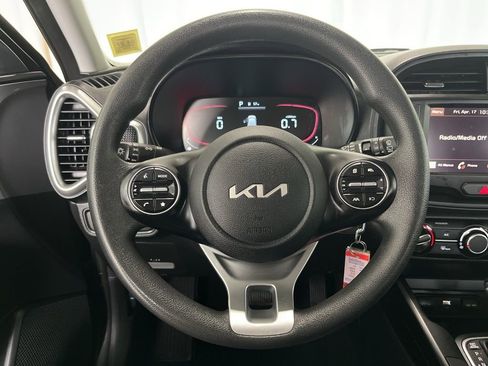 Used 2023 Kia Soul LX w/ LX Technology Package FWD image 6
