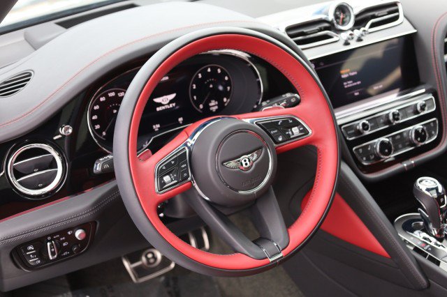 Used 2023 Bentley Bentayga AWD/4WD image 23