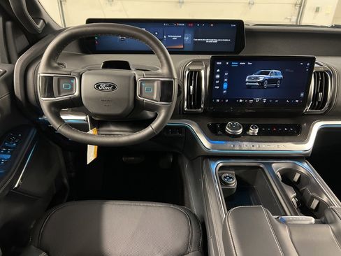 New 2026 Ford Expedition Platinum image 8