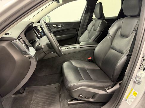 Used 2020 Volvo XC60 T5 Momentum AWD/4WD image 4
