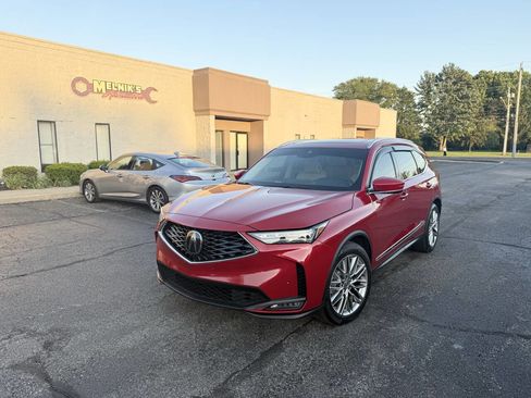Used 2023 Acura MDX SH-AWD w/ Advance Package image 2