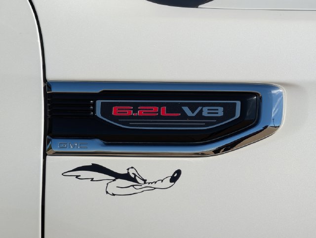 Used 2023 GMC Sierra 1500 Denali w/ Technology Package AWD/4WD image 9