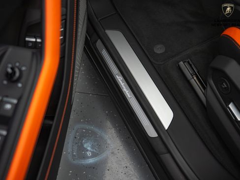 Used 2025 Lamborghini Urus SE image 24