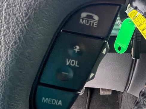 Used 2004 Ford Thunderbird image 28