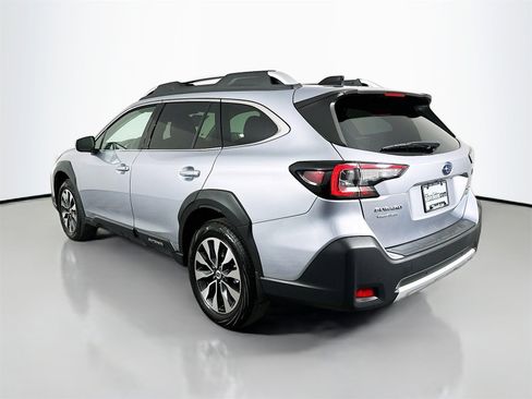 Used 2023 Subaru Outback Touring image 5