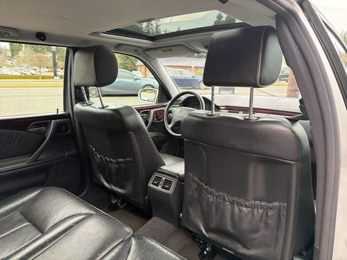 Used 2000 Mercedes-Benz E 320 4MATIC Wagon image 22