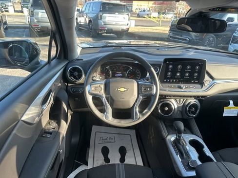 New 2026 Chevrolet Blazer LT w/ Convenience Package FWD image 27